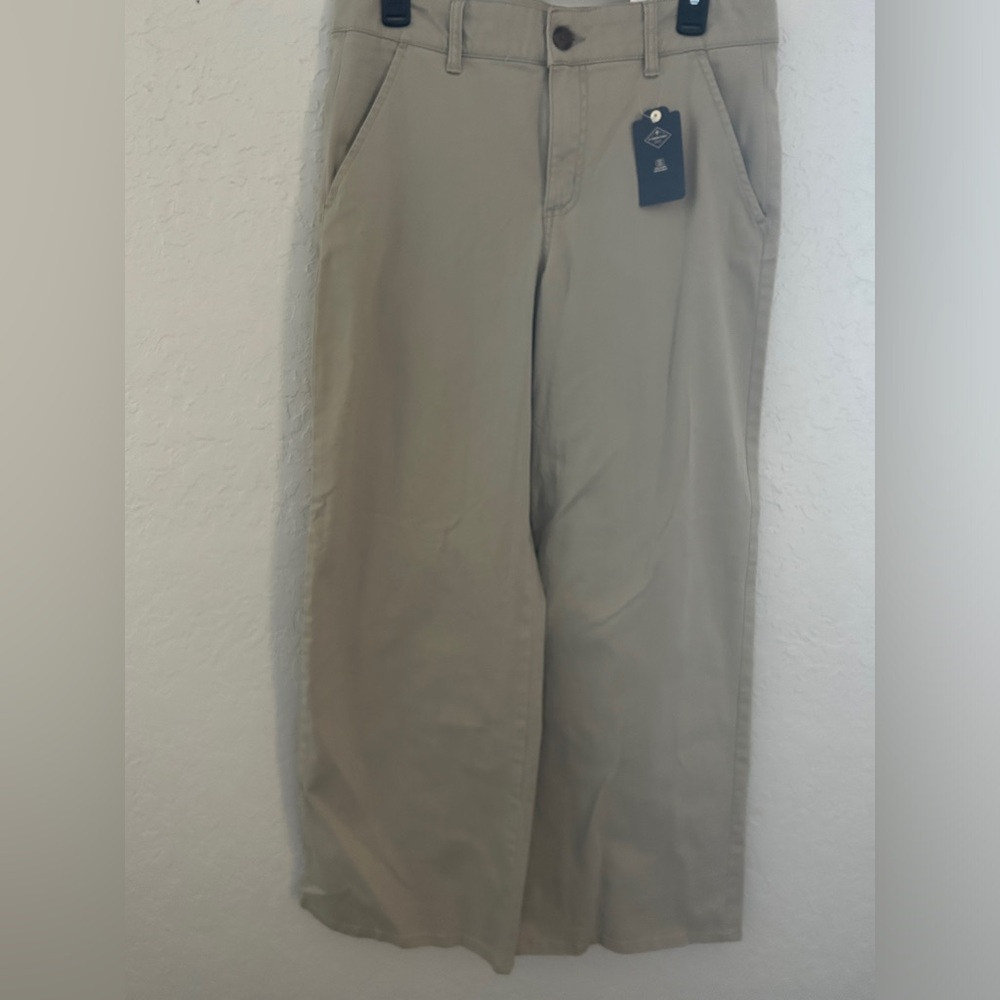 Women’s size 8 wide leg khaki pants brand new!